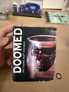 Doomed Fred the "Crystal Skull" Schnapsglas Neu in OVP - Bild 1 von 4