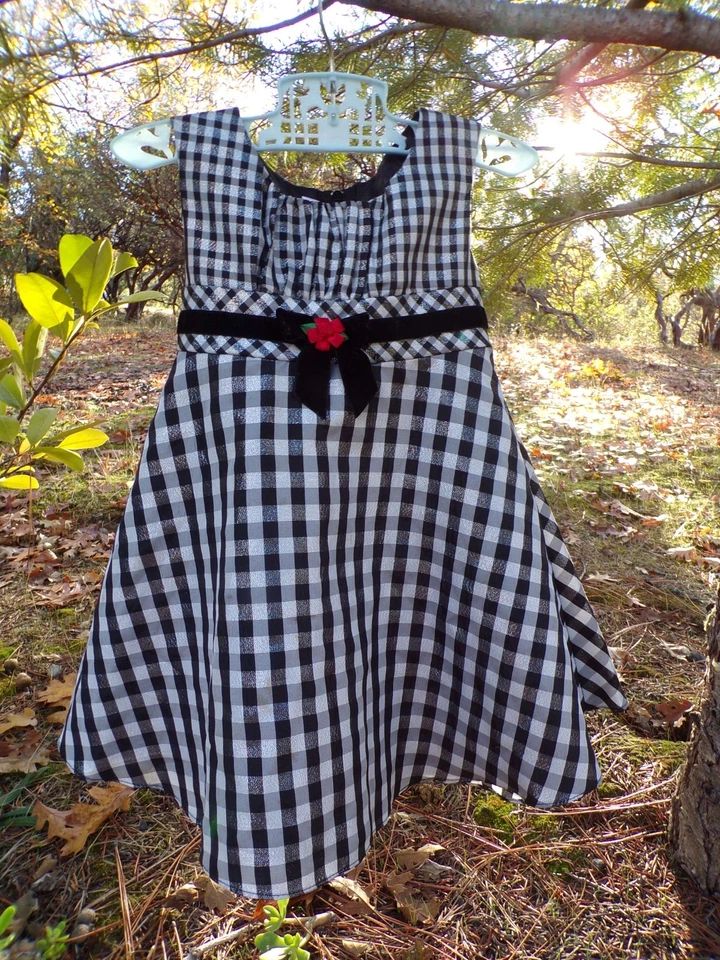 Vestido de vacaciones negro y plata a cuadros rojo roseta faja sin mangas Bonnie Jean 2T Foto 1 de 4