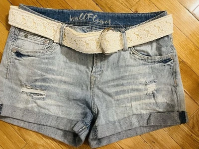 Pantalones cortos vaqueros con cinturón Wallflower talla 13 Foto 1 de 4