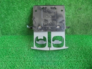 Gebrauchte Toyota Noah AZR60G Original Armaturenbrett Getränkehalter Baugrupp... - Bild 1 von 4