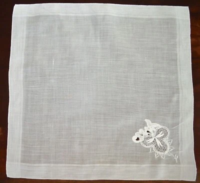 DE COLECCIÓN HANKY BLANCO ALGODÓN FINO PRECIOSO BORDADO APLIQUES FLORALES BLANCOS Foto 1 de 3