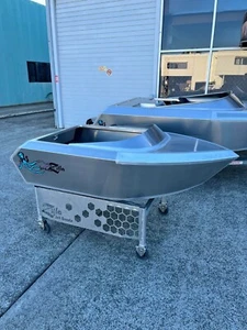 ZILLA Super mini jet boat 2.2m - Picture 1 of 12