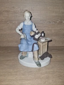 Carl Scheidig Porcelain Cobbler Figurine Porzellan Figuren Gräfenthal Germany - Picture 1 of 15