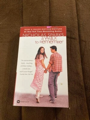 A WALK TO REMEMBER BY NICHOLAS SPARK PAPERBACK BOOK Foto 1 de 2