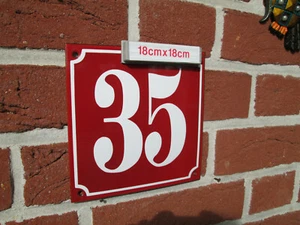 Hausnummer Emaille Nr 35 weiße Zahl roter Hintergrund 18 cm x 18 cm Baujahr 2021 - Picture 1 of 12