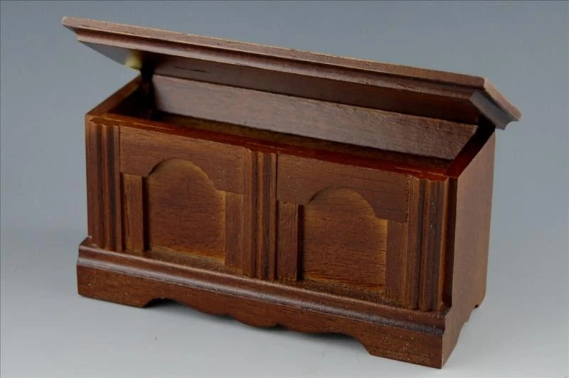 CREAL MINIATURES Große Truhe, Walnuss für Puppenstuben Puppenhaus 1:12