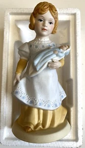 Avon -A Mother's Love Porcelain Figurine - 1981 Collector's Item - Picture 1 of 5