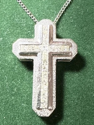 White GOLD 18 K/ 750 CROSS 26 x 17  mm; 3.6 grams w/ 1,0ct Princess cut diam-s - Image 1 of 4