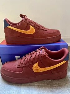 Nike Air Force 1 Low 'La Familia' da uomo - Taglia 12 (DV5153-600) - Foto 1 di 6