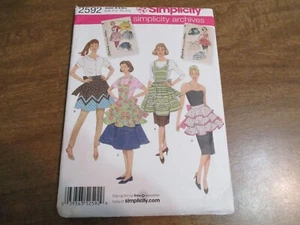 SIMPLICITY SCHNITTMUSTER MISSES SCHÜRZEN 2592 GRÖSSE SMALL - LARGE UNGESCHNITTEN - Bild 1 von 2