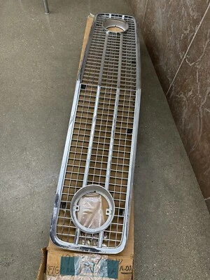 Chevrolet Chevelle Chevy Laguna 1973 parrilla delantera. OEM 331800 NOS NUEVO Foto 1 de 3