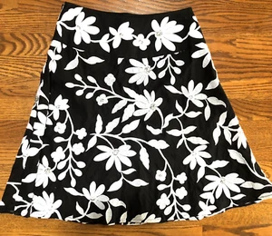INC International Concepts Black & White FLOWER Skirt Size 6 - Picture 1 of 3