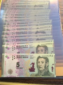 Argentina: 20 2015 5 Pesos Notes - Nearly Sequential (241-5) - Picture 1 of 4