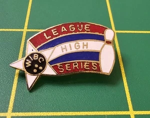 Spilla cappello bavero bowling vintage WBC Leauge alta serie B17 - Foto 1 di 2