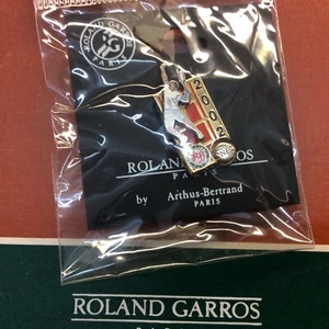 Pin's Folies **** Roland Garros Arthus Bertrand Onet 2002 Gold - Picture 1 of 1