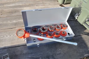 RIDGID Tools Exposed Ratchet Threader Set 1/8" to 2" w/ Metal Case - Picture 1 of 5