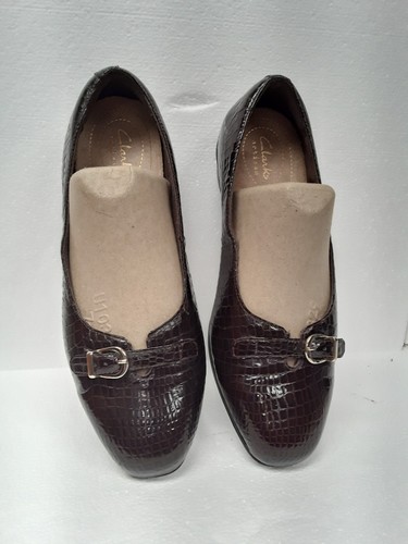 Mocassini Clarks Artisan taglia Mondiale taglia 8 5 XW marroni in pelle verniciata stampa a coccodrillo