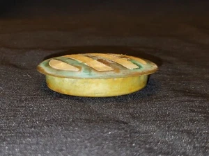 ANTIQUE TRADITIONAL INDIAN BRASS AND MOTHER OF PEARL ZEBRA DESIGN SNUFF BOX OLD - Picture 1 of 7