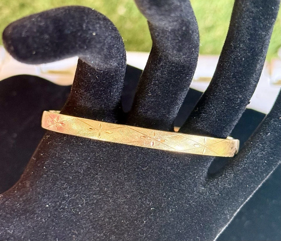 14k Yellow Gold Etched Hinge Bangle Bracelet Signed 10g Vintage - Image 1 of 4