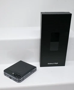 Samsung Galaxy Z Flip 5 - 5G Unlocked - 512GB Immaculate Condition - Picture 1 of 17