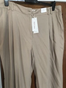 PER UNA BNWT Front Pleat Wide Leg/High Rise Beige/Sand Trousers - Size 22 Reg - Picture 1 of 5