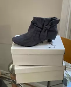H&W Women's Ankle boots Grey Sz 38 Euro/7-7.5 US Sale - Picture 1 of 1