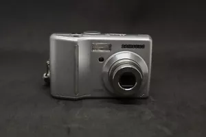 Samsung S750 7.2MP Compact Digital Camera - Silver - Picture 1 of 5