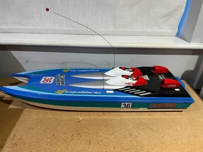 GROSSES 70cm FERNGESTEUERTES SCHNELLBOOT - KEINE FERNBEDIENUNG - UNGETESTET - KOSTENLOSER VERSAND IN UK!! - Bild 1 von 4