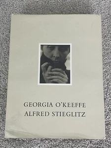 Georgia O'Keeffe by A Portrait Alfred Stieglitz MMA/Abrams Photobook Harcover - Foto 1 di 11