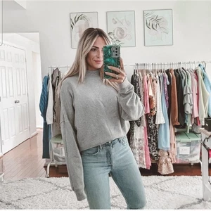 Suéter Reformation para mujer gris claro cuello falso 100 % algodón orgánico cuello redondo pequeño - Imagen 1 de 7