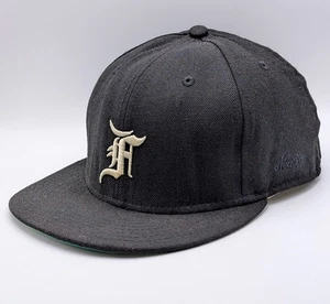 Cappello Fear of God Essentials berretto aderente 7 3/8 nero nuova era lana MLB FOG AUTENTICO - Foto 1 di 7