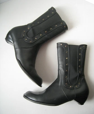John Fluevog Free Leather Boots Sz 9 Black Side Zip Up Kitten Heel Studs Rivets Foto 1 de 4