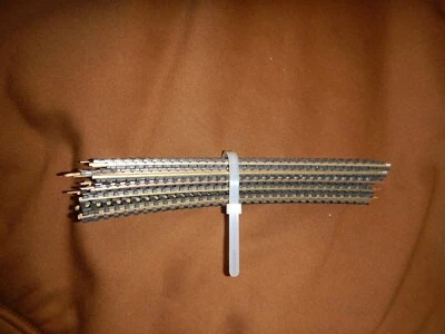 LOT of 10 HO Train snap Tracks bachmann Tyco/ATLAS  curved brass connectors - Image 1 of 4