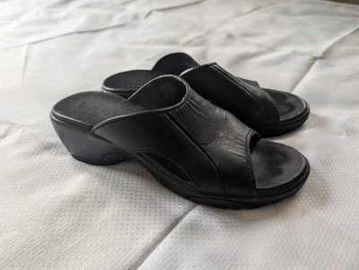 LL Bean women’s leather slip on open toe slides size 8 - Image 1 of 4