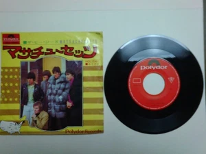 Bee Gees : Massachusetts / Holiday ; Japan Polydor 7 inch 45 with Picture Sleeve - Picture 1 of 4