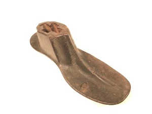 Antica forma di scarpa in ghisa misura C - Foto 1 di 4