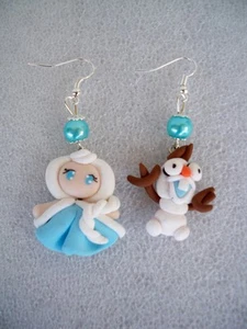 ORECCHINI PENDENTE CIONDOLO IN FIMO FATTO A MANO EARRINGS FROZEN ELSA E OLAF - Picture 1 of 1