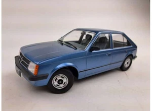 Triple9 T9-1800423 Opel Kadett D 5-Türer 1984 Blau Modellauto 1:18 Neu & OVP - Bild 1 von 2