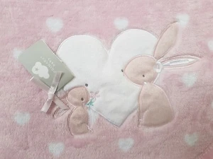 Primark Baby Rosa 2 Häschen Herz Fleece Kinderwagen Größe Decke Neu 03/18 - Bild 1 von 9