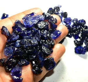 Lote áspero pulido zafiro azul natural de Ceilán de 111 quilates tratado - Imagen 1 de 4