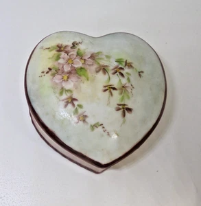 Portagioie in porcellana a forma di cuore dipinto a mano - Foto 1 di 6
