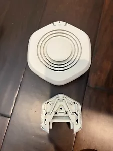 Juniper WLA532-US Wireless LAN Access Point w/2.4GHz & 5GHz (White) + Wall Mount - Picture 1 of 2