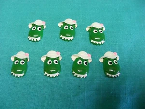 Dorothy dinosaur wiggles small buttons x7 craft plastic jewellery - Picture 1 of 5