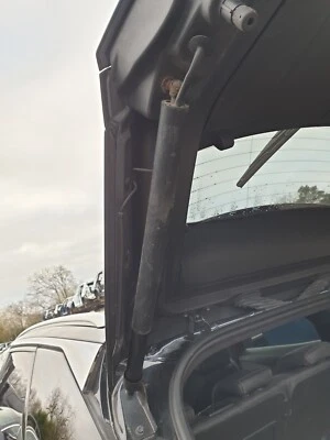 Puerta trasera eléctrica peugeot 3008 mk2 puntal gas lado pasajero 2017-2023 9809682280 Foto 1 de 4