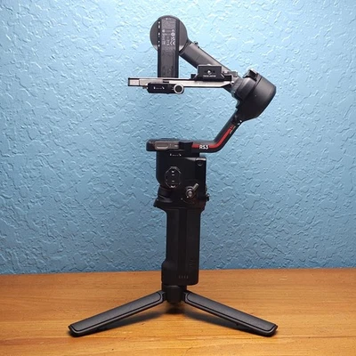 DJI RS 3 Ronin 3-Axis Gimbal Stabilizer - Image 1 of 4