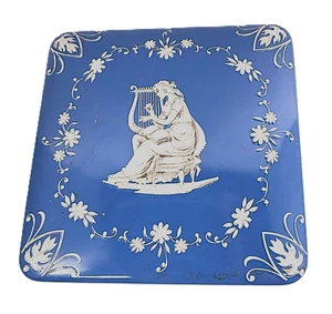 Caja de lata con tapa con bisagras de arpa floral en relieve vintage hecha en Holanda - Imagen 1 de 8