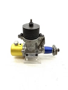 VINTAGE 1948 OK MOHAWK CHIEF 29 GLOW MODEL AIRPLANE ENGINE Gold Tank M2 - Picture 1 of 5