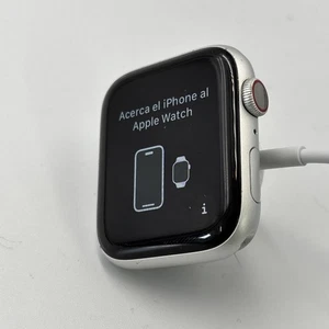 Apple Watch Series 5 A2095 Argent LTE 44 MM (montre seule) - Photo 1 sur 10