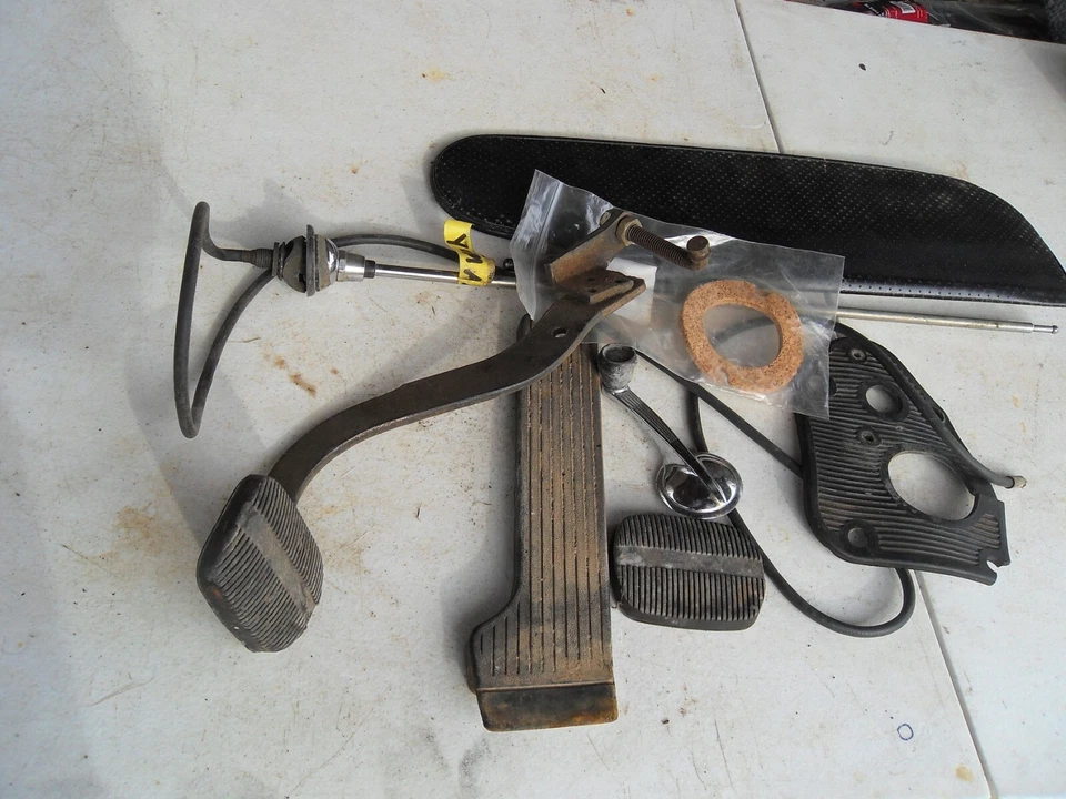 1958 CHEVROLET YEOMAN PARTS LOT ANTENNA PEDALS VISOR DOOR HANDLE  - Image 1 of 4