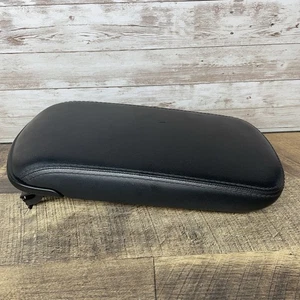 2011-2014 CHRYSLER 200 & DODGE AVENGER ARMREST CENTER CONSOLE LID BLACK OEM - Picture 1 of 7